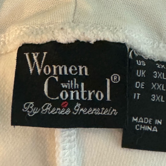 Women with Control white Denim Cropped, size 2X - Picture 4 of 6